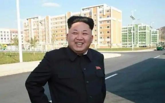 金正恩这次真的不藏着掖着了，朝鲜不但派兵直接支援俄罗斯战场，还把囤了几十年的武器