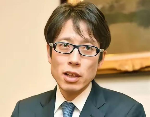 这一次竹田恒泰彻底慌了！在中国驻日大使馆遭到非法入侵之后，这位以往频频发言的日本