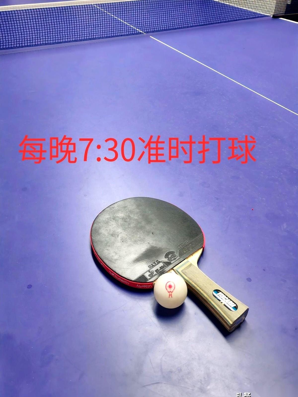 晚上七点半，老李是被老婆一把推出门打球的。而王姐，是洗完了最后一只碗、抹干净了
