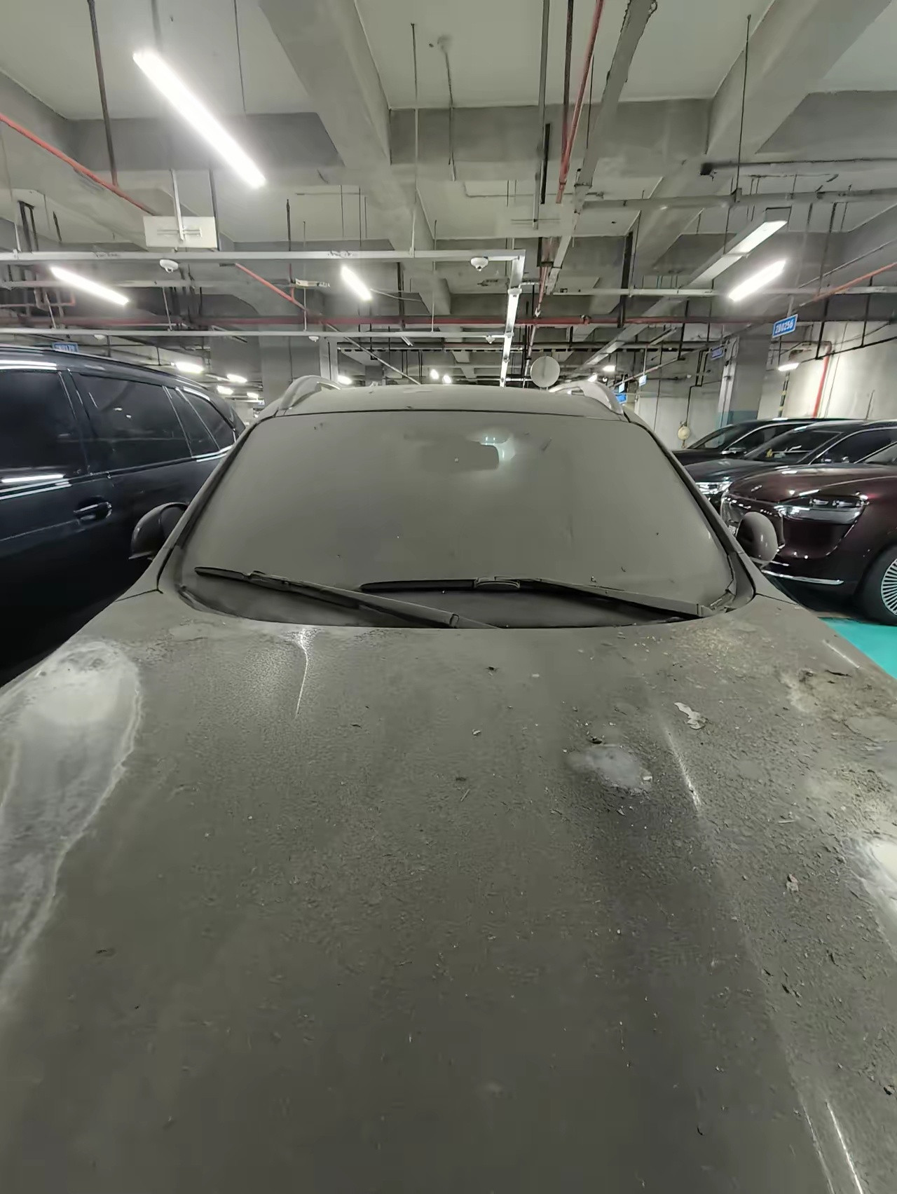 长沙南站西广场地下停车场，这辆广汽传祺，我在5年前就见它停在这里。真不知道车主如