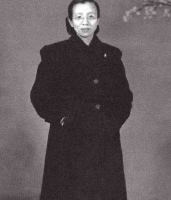 ☁1949年南京解放后，一位贵妇走到南京总统府前，对哨兵说道：“我是陈修良