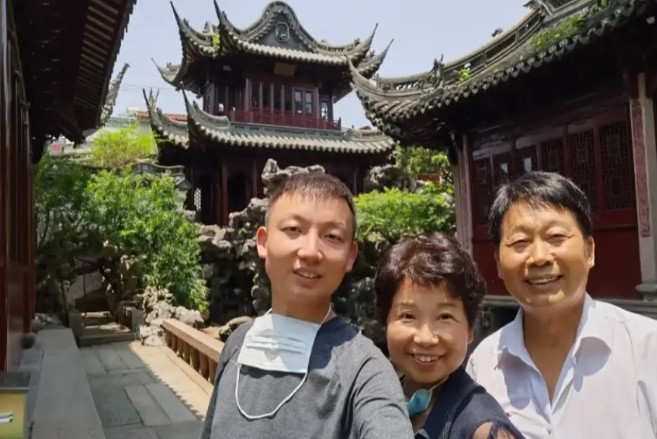 我有一个问题一直困扰我很久，就是许敏错换人生28事件，一对夫妻生了一个完全不像爹