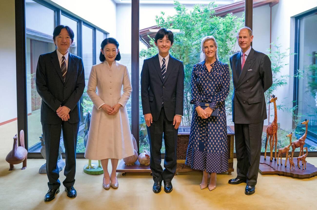 英国王室今天爱丁堡公爵夫妇在日本东京的赤坂宫与秋篠宮文仁亲王、文仁亲