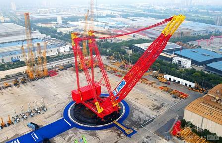 被卡脖子30年，中国宣布:14000吨超级起重机正式入列，超西方最牛设备