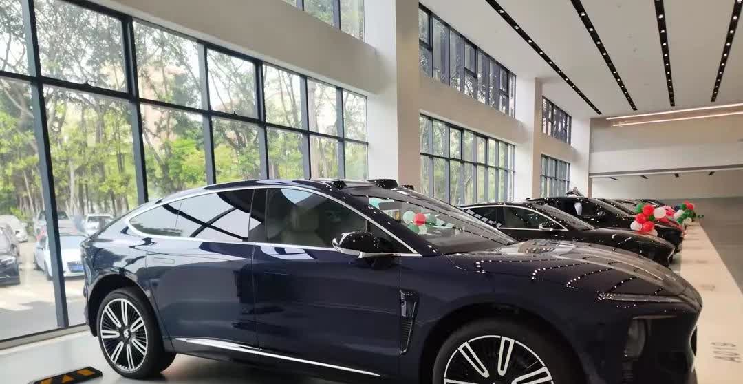 笑死了，尊界S800这个定价，这下蔚来ET9这下成一哥了。本来说好了一起冲击