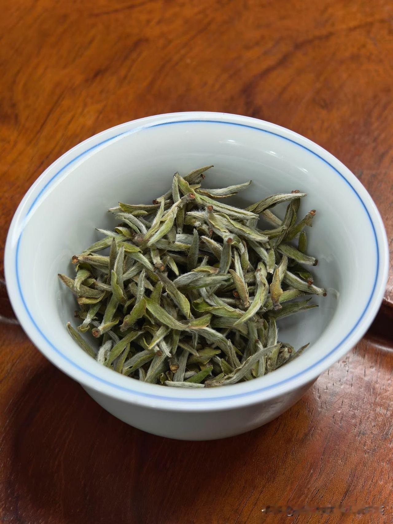 一篇看懂白毫银针怎么选？盘点与白牡丹差异。白毫银针全攻略，一篇看懂怎么选！