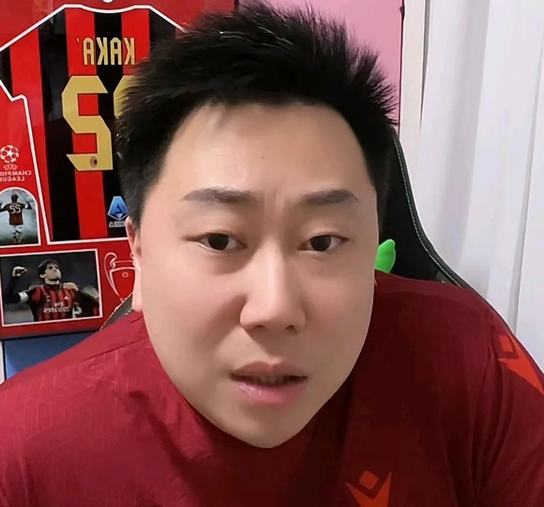 媒体人李宝库爆了一个料。他在直播时透露，上赛季的中超冠军上海海港俱乐部，他们会