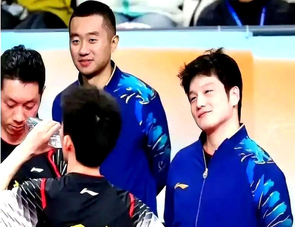 看完全运会男团决赛，我只有一个感觉，许昕真该给年轻人让位了。上海队决赛当天就发招