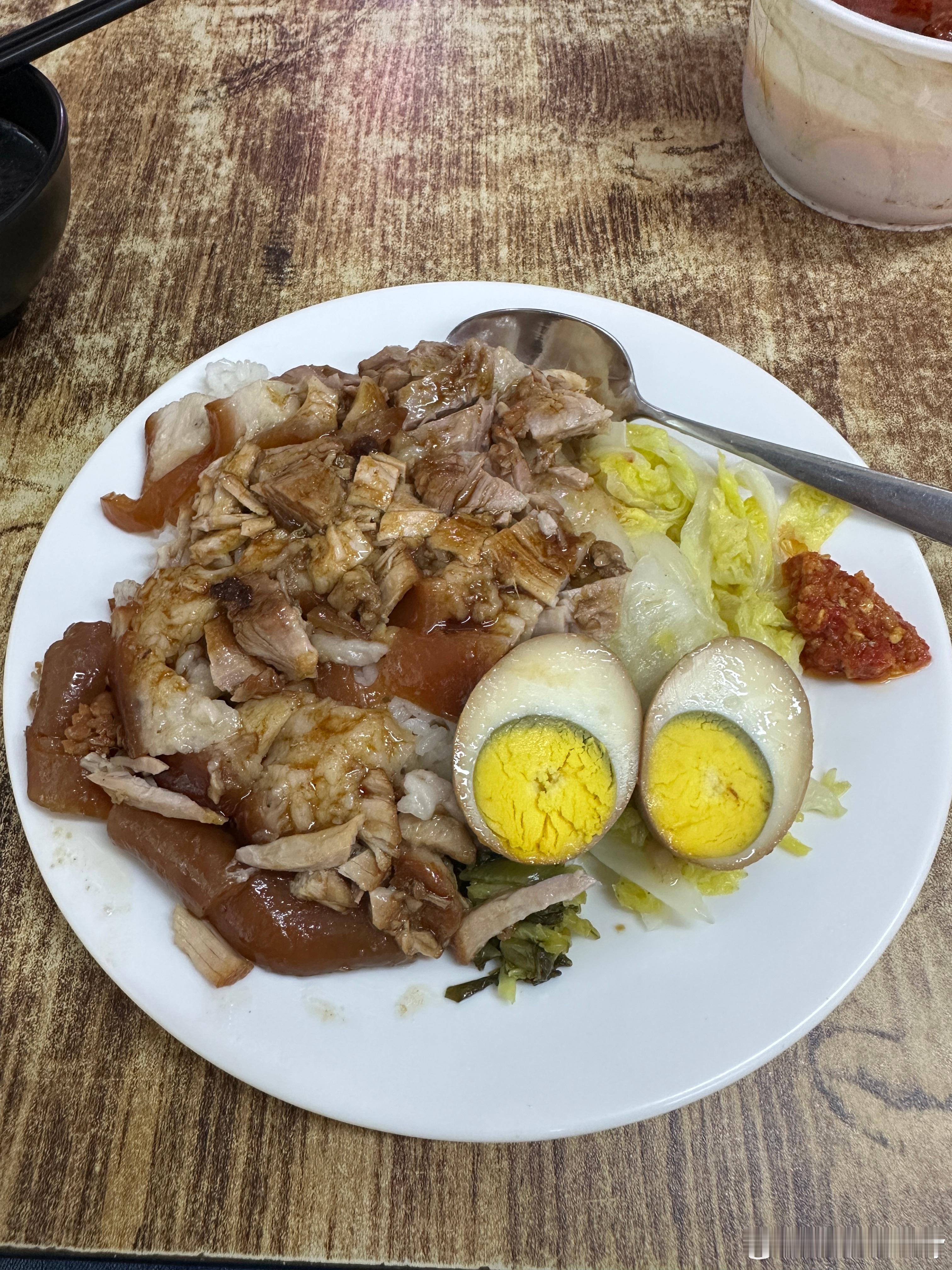 又来吃深圳猪脚饭天花板强烈推荐这辣椒酱配合着很送饭😘​​​