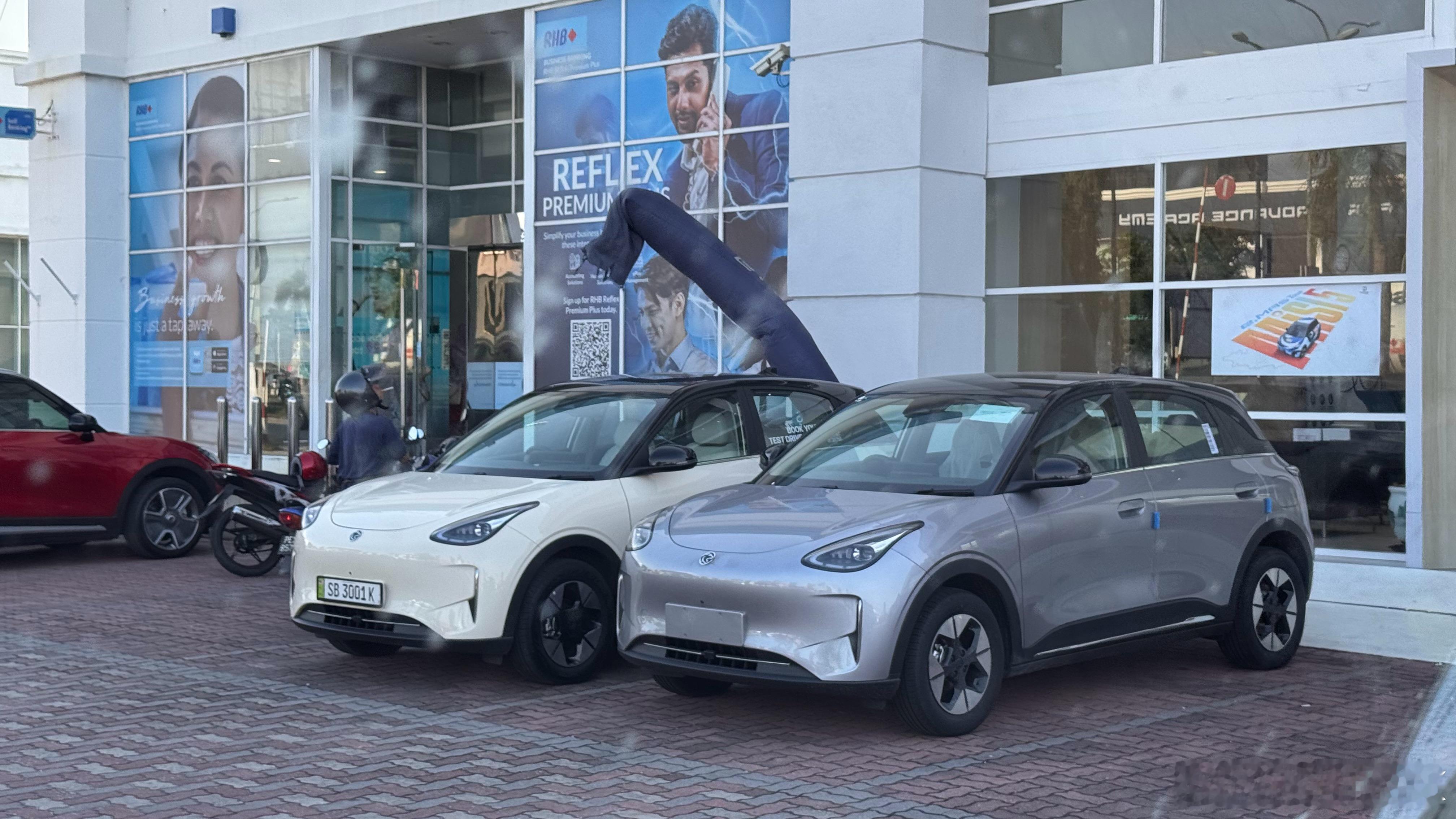 由于有马来西亚国民品牌Proton宝腾罩着吉利引进新车的成功率是非常高银河E5在