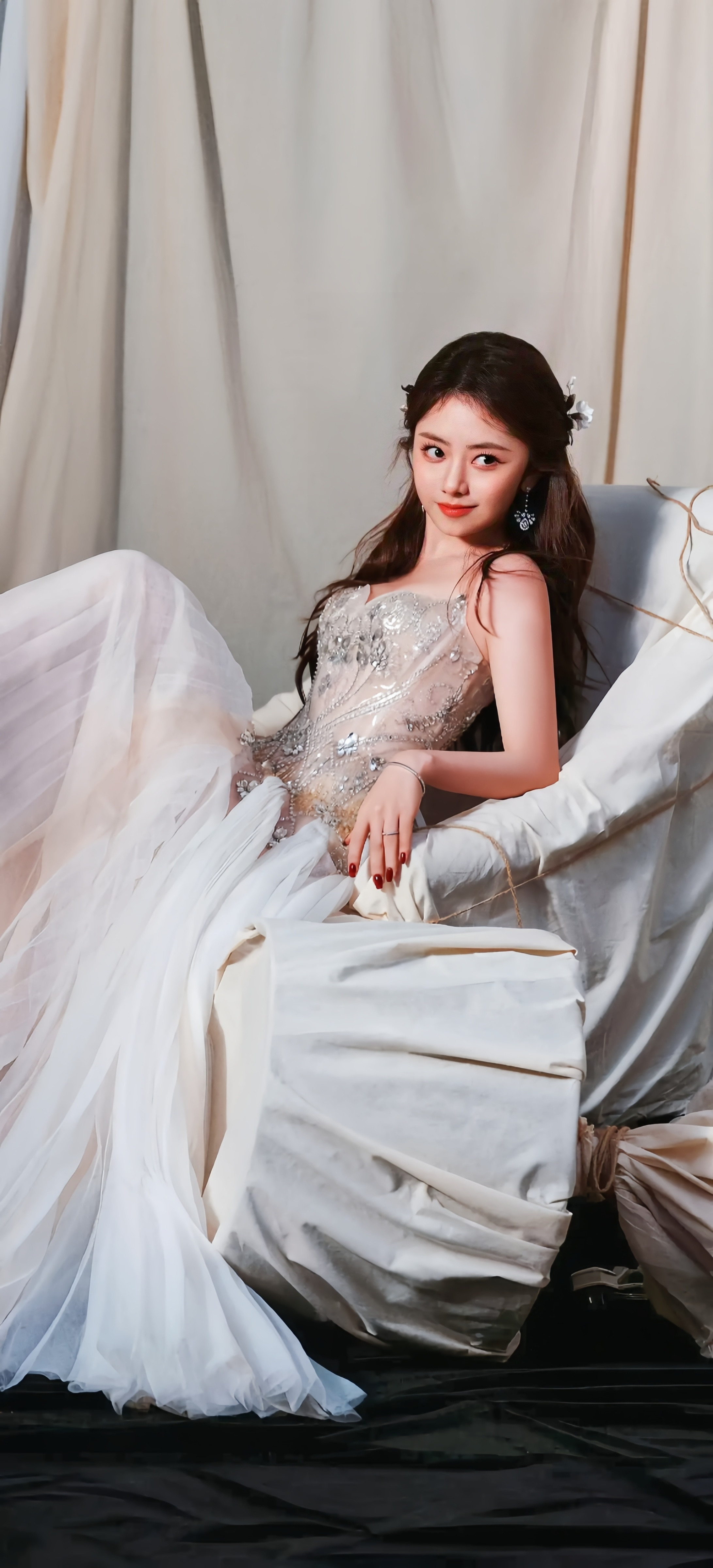 冻龄女神谭松韵不光脸漂亮，身材也好肥美啊，清纯唯美，娇艳欲滴