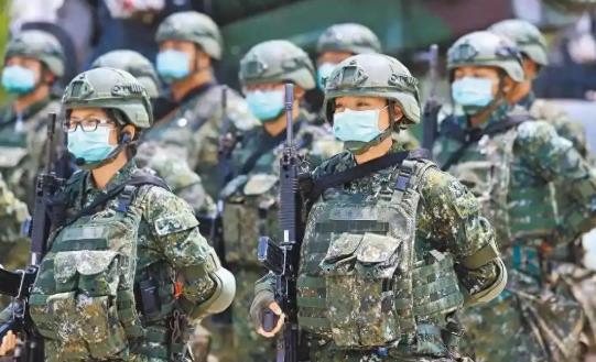 岛内最新研究：82%台湾人愿为保台而战。6月26日这天，台湾中研院扔出一份民