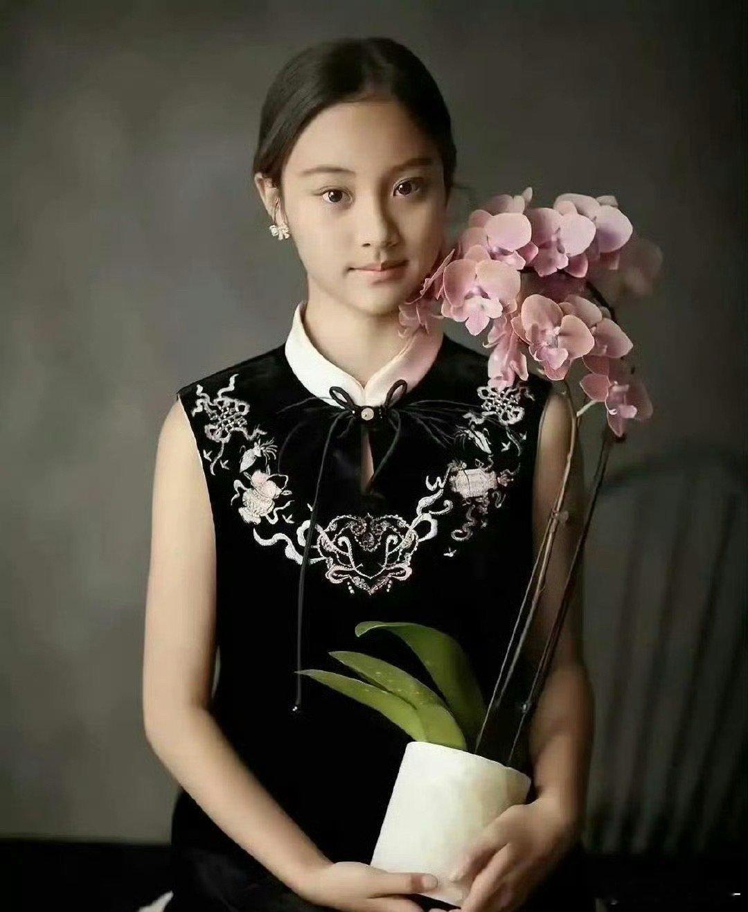 这简直长得一模一样一看就是亲生的，鉴定费都省了