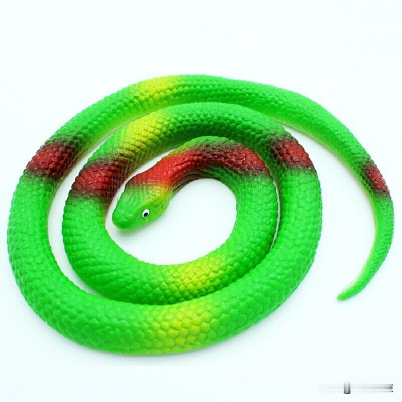 🐍生肖蛇的爱情组合蛇+鼠：相生，灵犀相通，暖意绵长蛇+牛：三合，安稳契