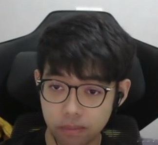 超哥：今年应该是真出发不了了，其实我还真想过这个问题，最近打dota还挺上瘾，但
