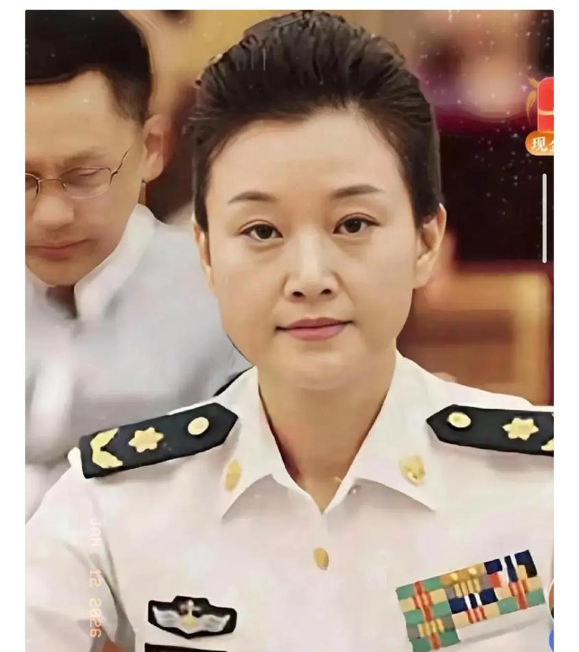 你发现没？我这跑口记者跟人闲聊时听到一件事，憋不住想说。正师级演员闫学晶，20