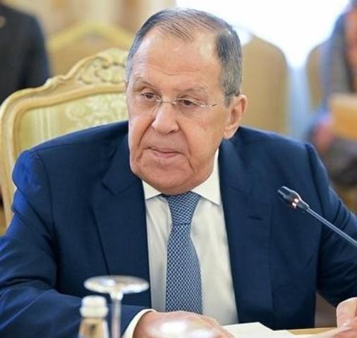 双标玩炸了！俄罗斯打乌，美国狂送武器不手软。美国打伊朗，俄罗斯照搬硬刚，半点儿不