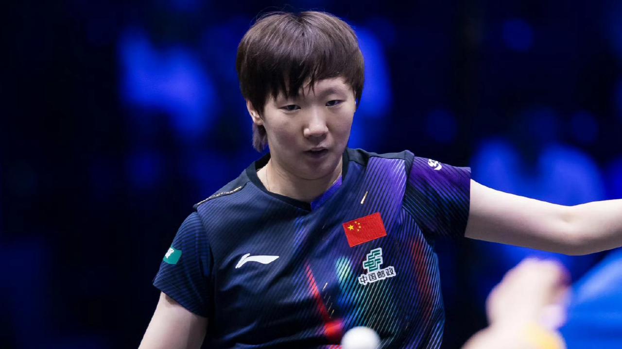 国乒女单传来两个最新消息！王艺迪4-0完胜，王曼昱晋级！女单四强决出两席