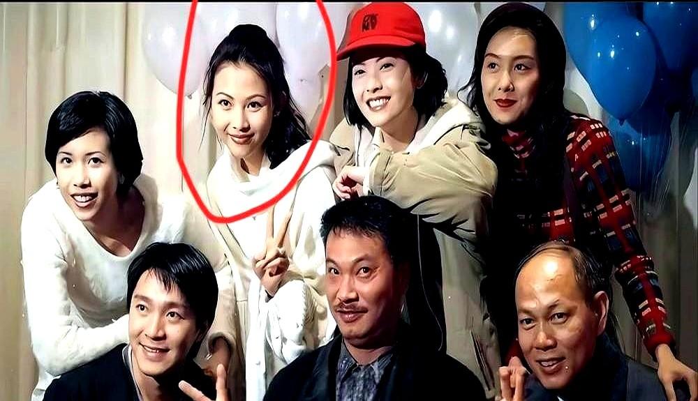 “导演，我只是个执行导演，不会演戏啊！”“卡机，开拍！”周星驰一把将江约诚推