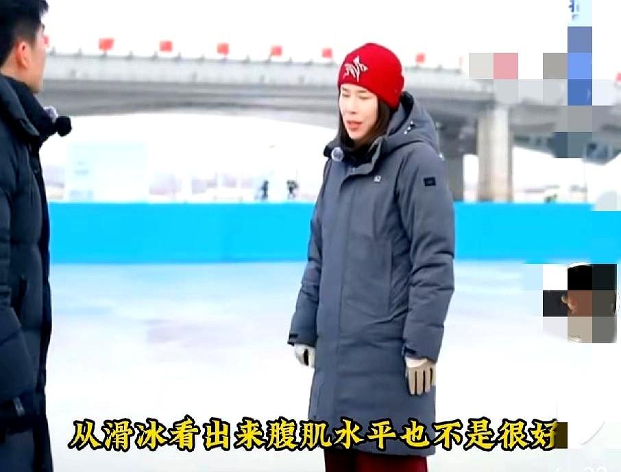 董宇辉竟然主动牵女生的手了？！对方还是奥运冠军周洋。场面简直笑不活了！周洋这