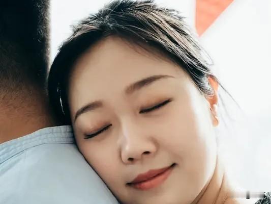 婚姻给了女人什么,物质,爱情?婚姻给女人的，既不是单纯的物质，也不是简单的爱情