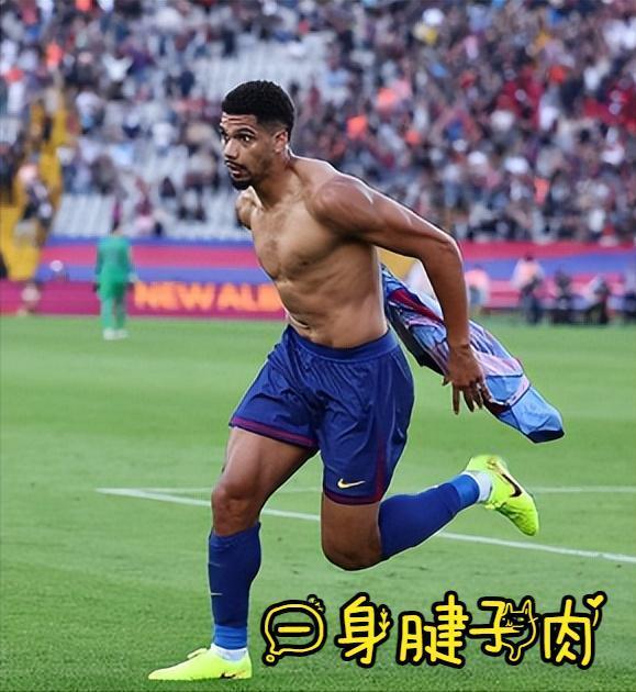 阿劳霍，第90+3分钟绝杀，这家伙“以前是踢中锋的”！莱万、费兰·托雷斯、拉菲