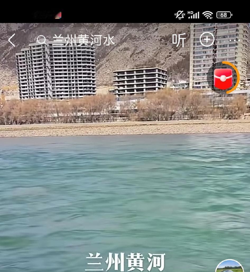 三十多年前去兰州，漫天黄沙，满城废气垃圾。周边全是光秃秃的黄土山。三年前再去兰州