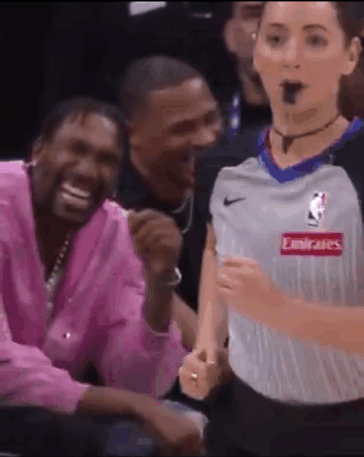 威少：三球弟，夸我呢？哈哈哈哈😂拉梅洛在威少面前投中一三分，冲威少喷垃圾：“