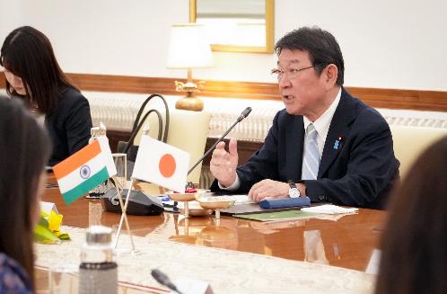 日本外相兴冲冲跑印度想当主角，结果连红地毯都没有，全程被当透明人太打脸！ 当