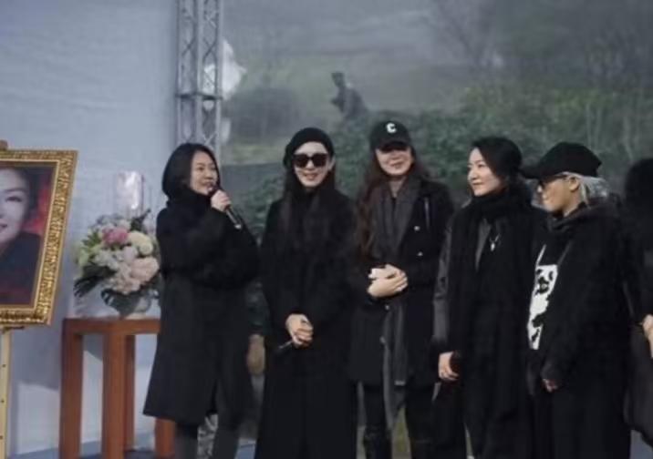 王伟忠评价小S的一句话，道出了小S在大S追思会上一系列表现背后的原因！小S在大