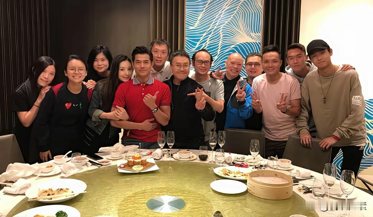 郭富城郭天王都六十岁的人了，应该是这里面年龄最大的，然而也数他最靓，也是他最