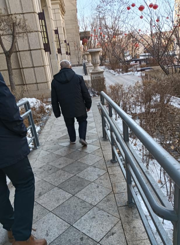 痛苦从老年开始。大多数人都深有感触。过了50岁以后，身体的机能逐渐下降。先是眼