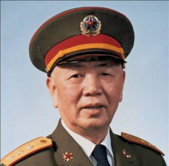 1988年3月，刘华清当时正在开会。突然有人急忙地跑进来，说道：“南沙打起来了！