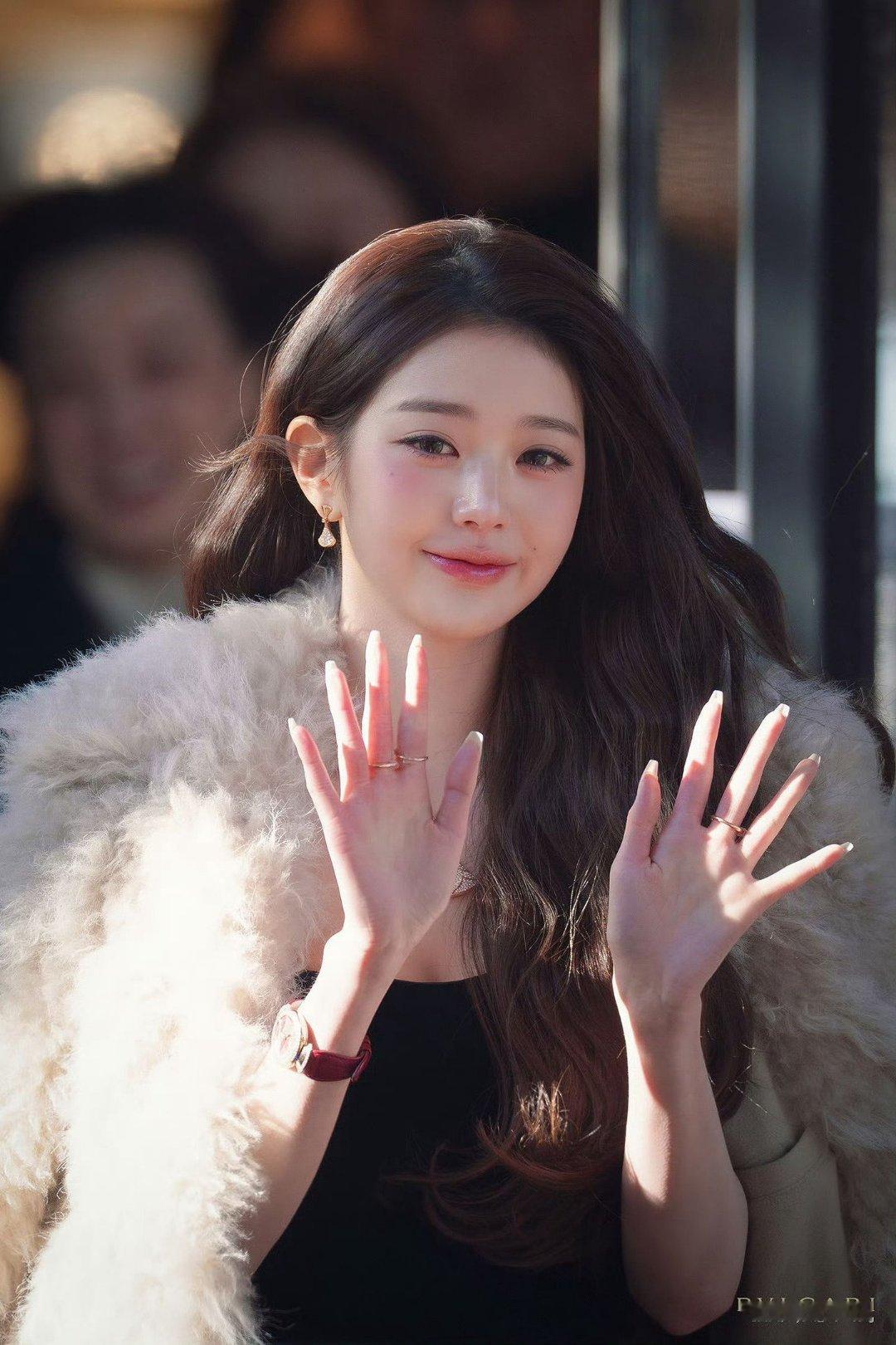 张元英冬日里的甜美元气时刻