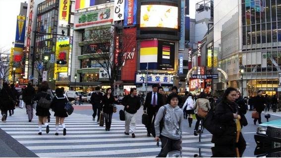 大家有没有发现，以前和日本有冲突的时候，国人都会自发抵制日货，然而这次冲突比历次