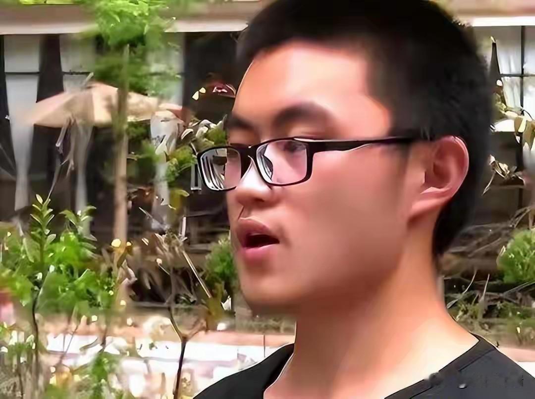 他19岁成了孤儿，高考完继续办丧事，拒绝所有捐款；别人的19岁，有父母疼，有朋友