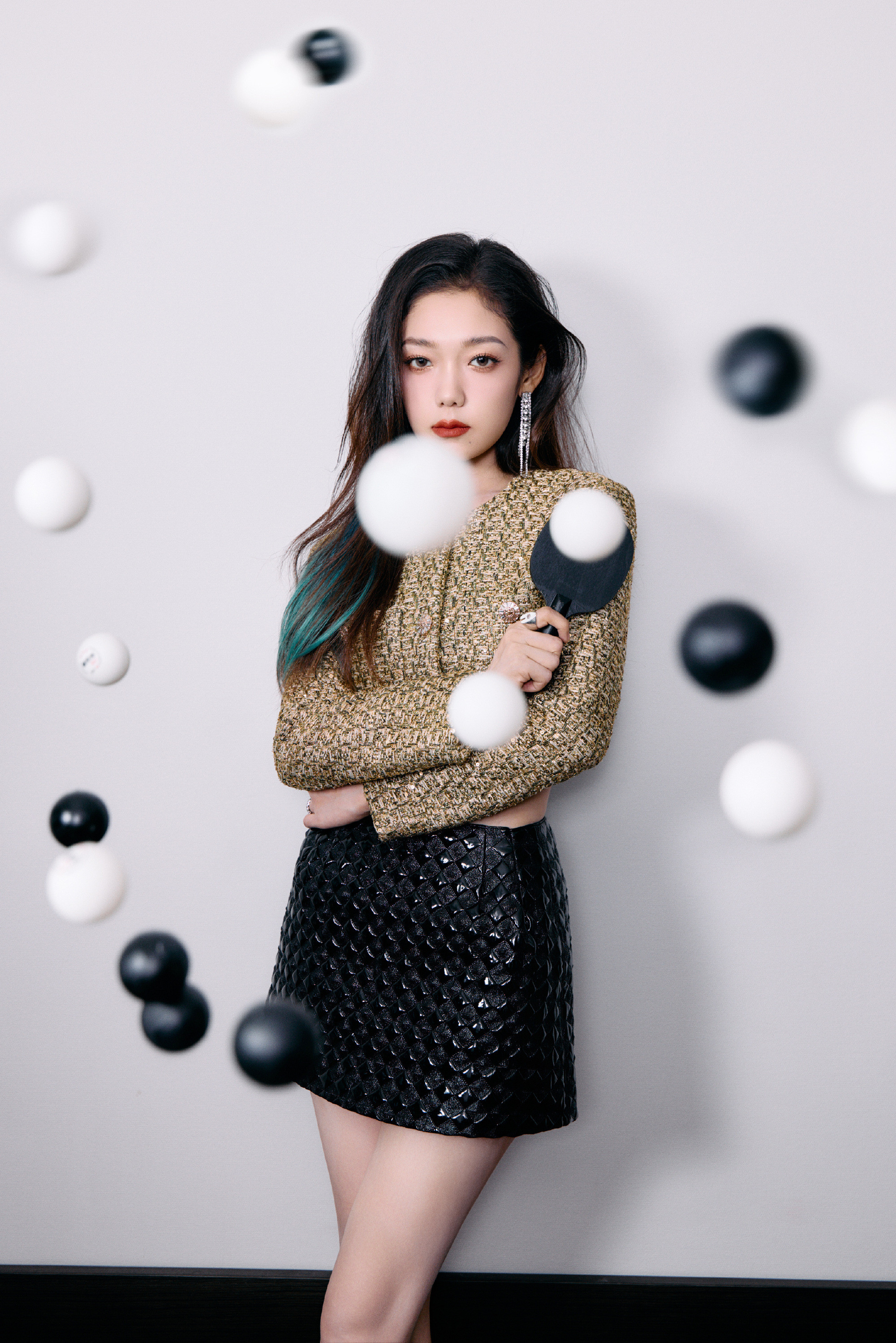 希林娜依高小短裙：青春柔美的秋日穿搭