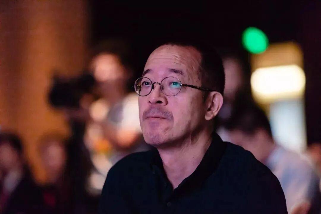 净利暴涨9000%，俞敏洪翻身了。但不是靠直播，是靠“去董宇辉化”。东方甄选2