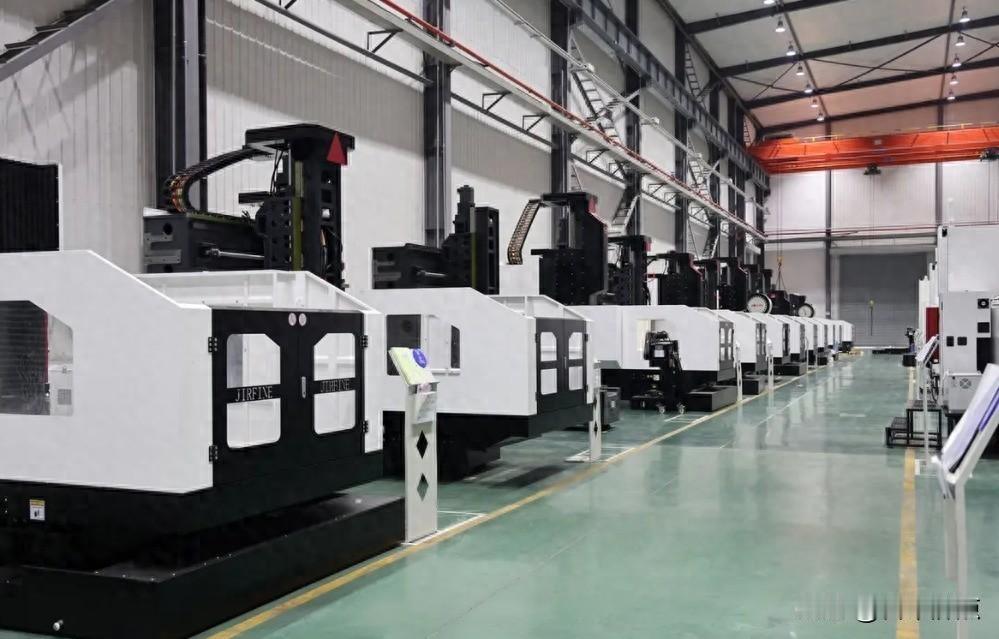 国产机床能用，电池标准被外国抄，光刻机还没影。但这些事凑一块，突然让人觉得事情