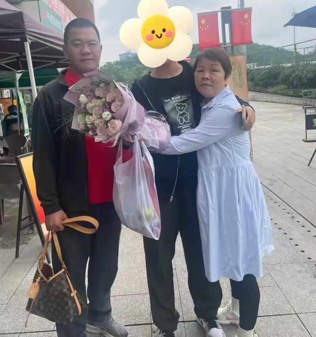 叶锐聪买家爸爸竟然是干这种工作的，他应该早知道叶锐聪父母在找孩子了。叶锐聪买