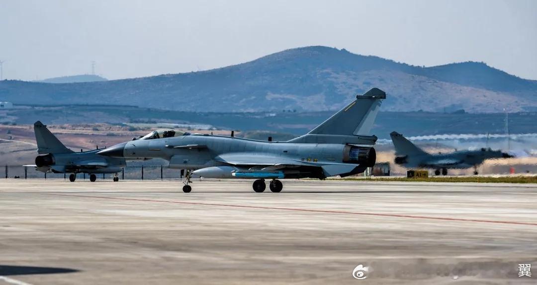 烽火问鼎计划歼-10C旧化后更有味道了。