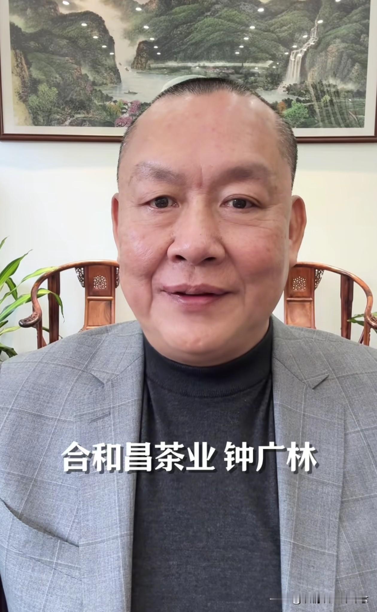 在李亚鹏直播间“红温”的钟老板，在抖音发了第一条视频，他说：“这两天我的手机
