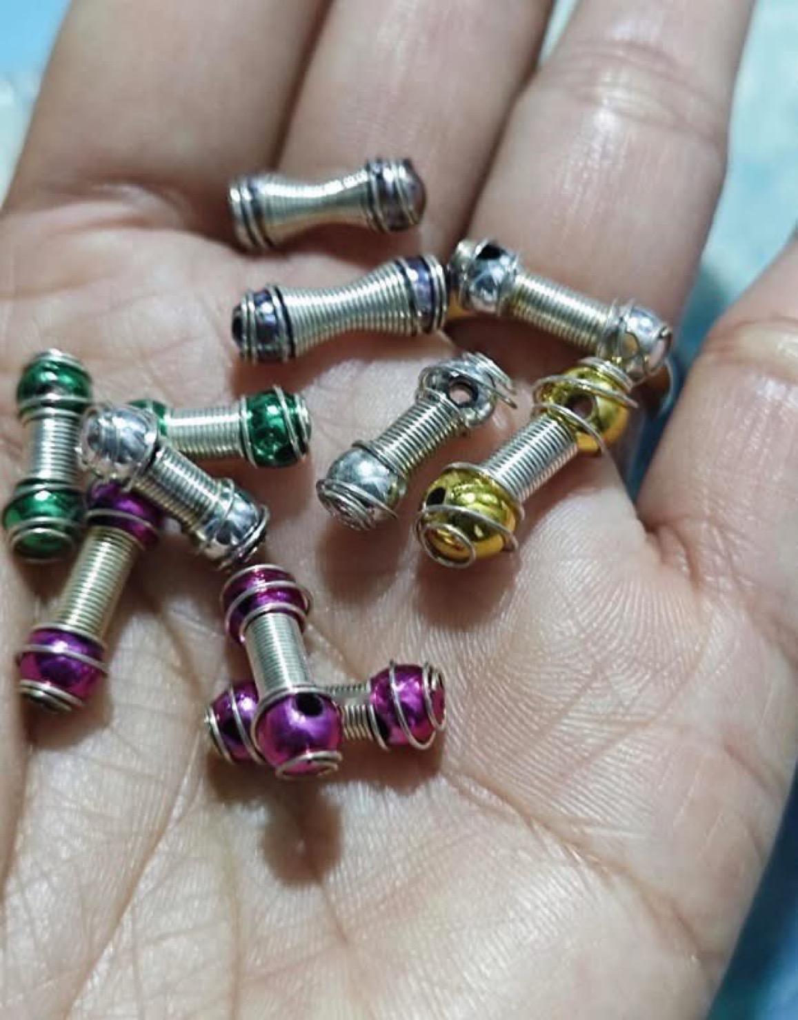 有人发帖说，在打扫我奶奶的房子时，我们在她的浴室里发现了好多这个东西，不知道是什