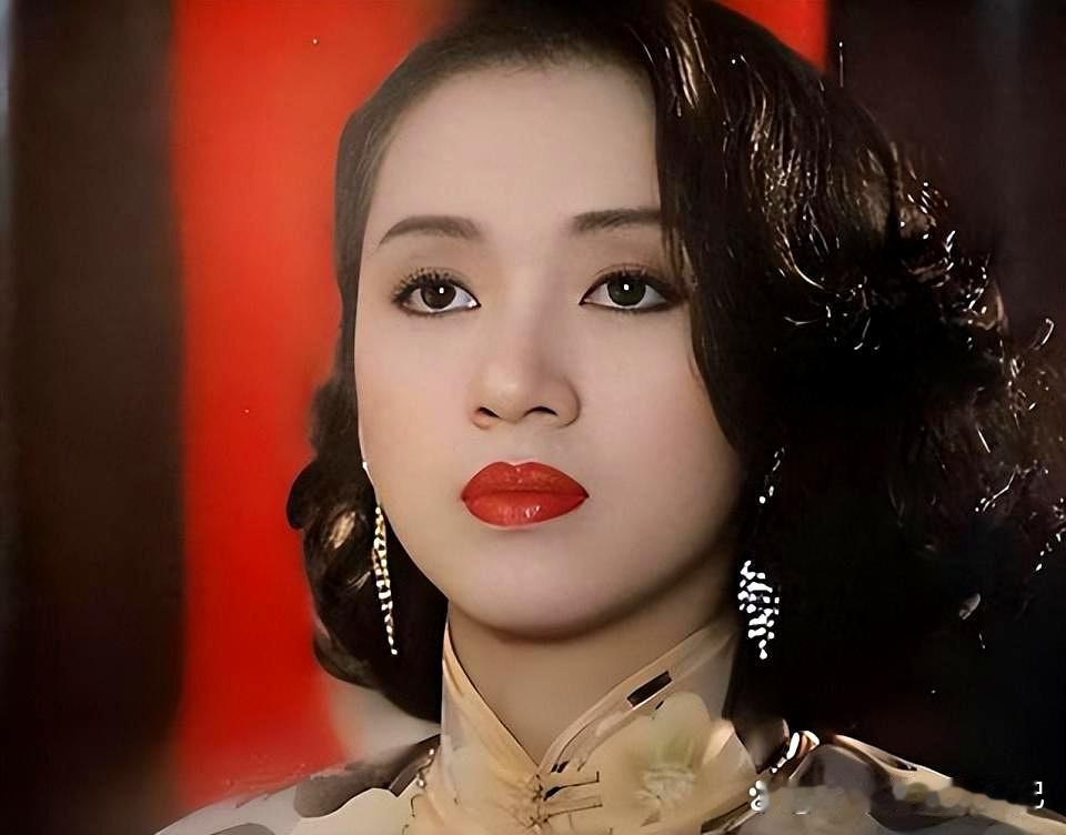 随着梅艳芳母亲的离世，那场持续了23年的遗产争夺战终于画上了句号，剩下的7亿港元