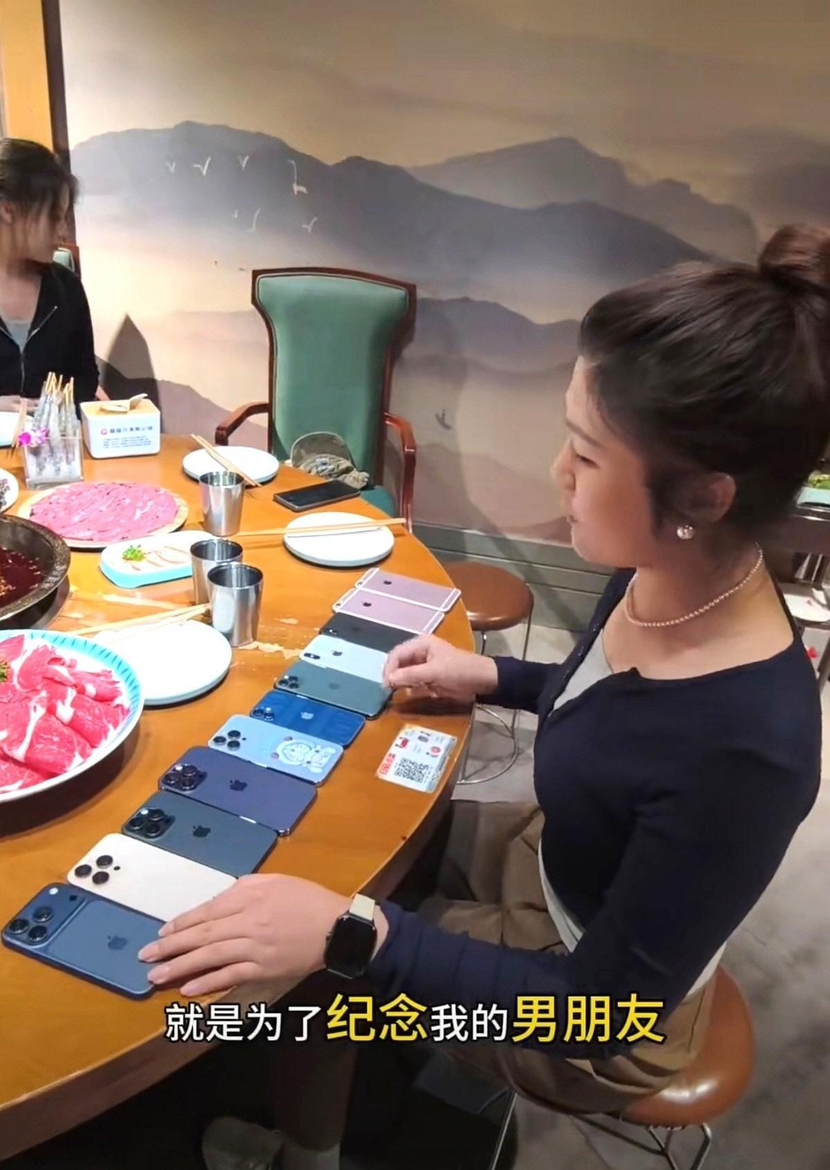 这个美女真厉害，大学四年谈了11个男朋友，买了11部手机！看到这个女大学生在显