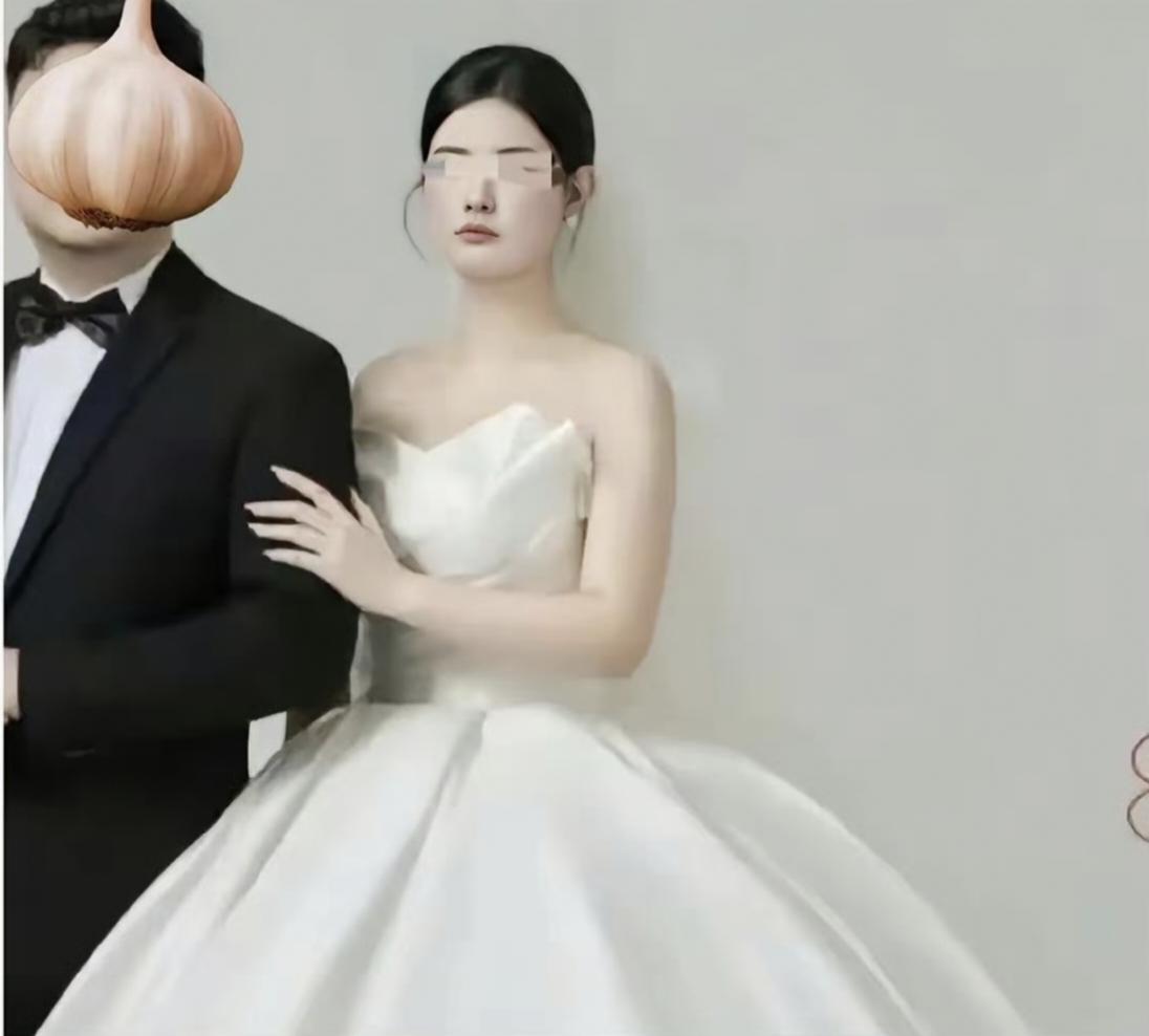 河南28岁女老师新婚日坠亡：11年催婚，27万彩礼，她终究没逃过枷锁。谁能