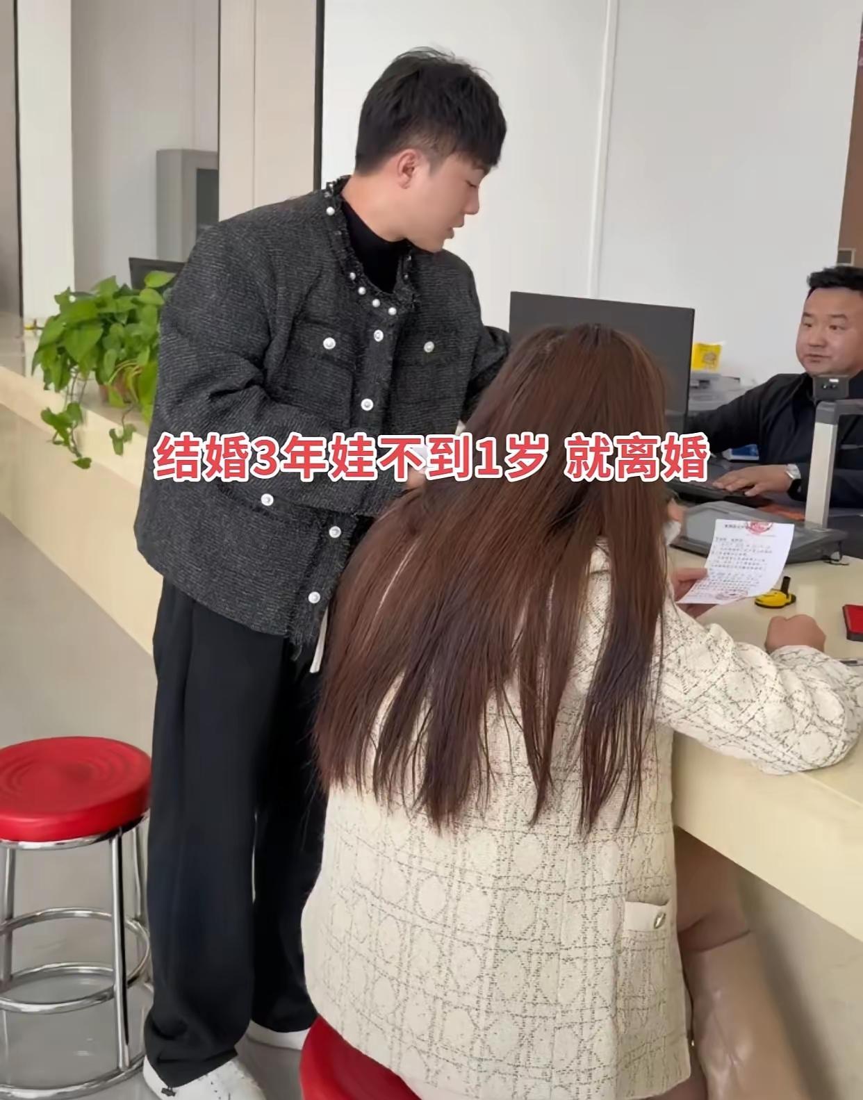  彩礼房车全收了，说离就离，拍视频还这么得意，真把婚姻当儿戏了？河南25岁女