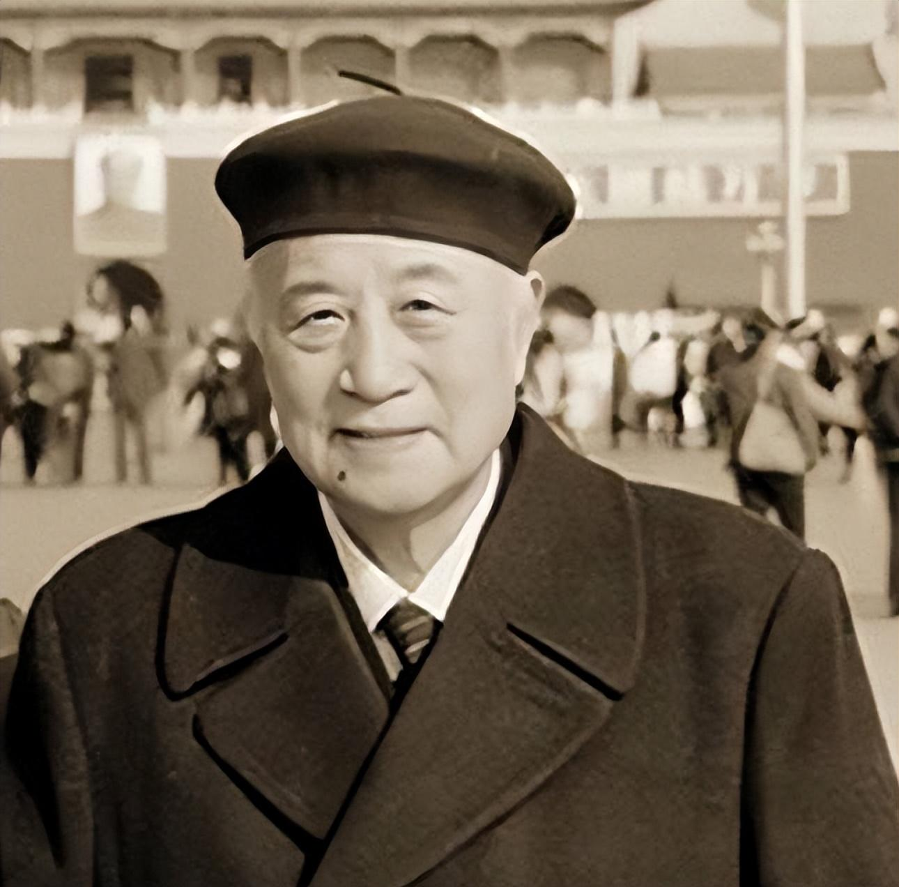军统局内有地下党！”军统头子戴笠闻讯震怒，刚要下令缉拿“内鬼”，但看到名字后，却