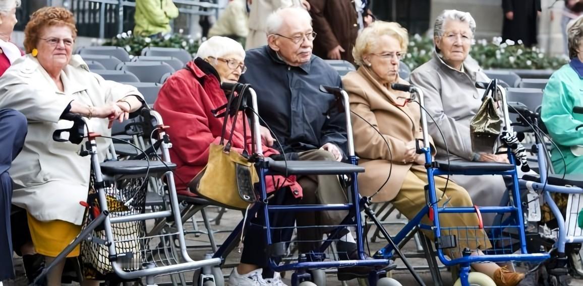 你有没有想过一个问题：欧洲人凭啥干得少、拿得多、日子还那么从容？答案说出来挺