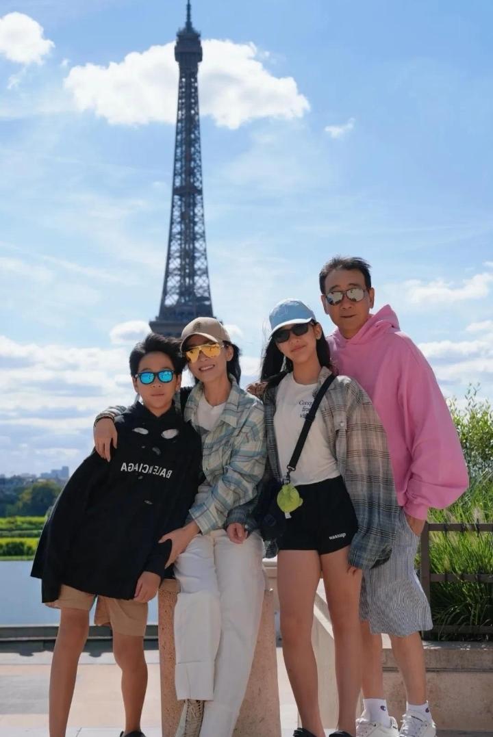 苗圃陈义红是真的把低调刻进骨子里了！俩人从没有公开过正经结婚照，网传的那些基本都